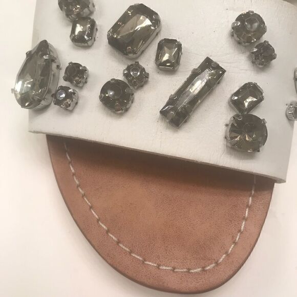 5/25 🍁 Mossimo White slip on 💎 sandals size 8.5 - Picture 2 of 8